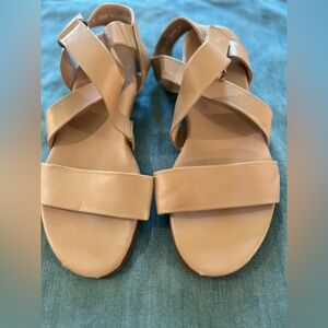 Munro American 9.5 W Leather Flat Sandals
